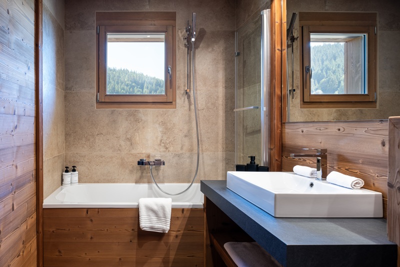 salle de bain chalet pic des vosges mauselaine piscine luxe 14 personnes gerardmer