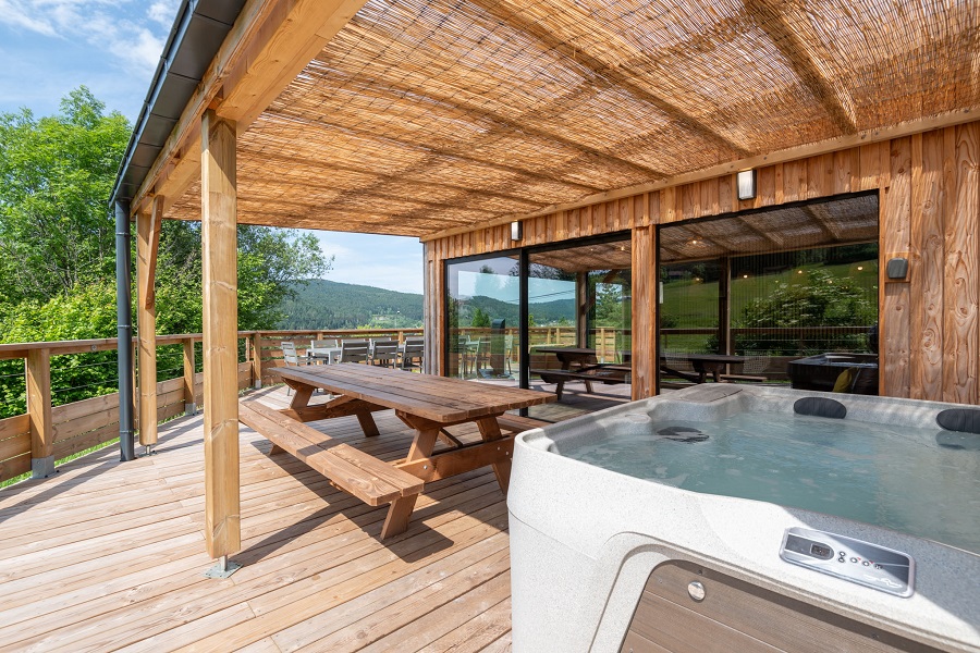 terrasse jacuzzi gite poli resort location vosges gerardmer groupe 